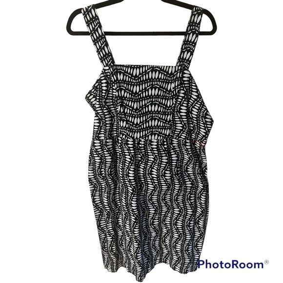 An awesome summer dress in black and white Made by Ricki’s and a size 14 - Picture 2 of 7